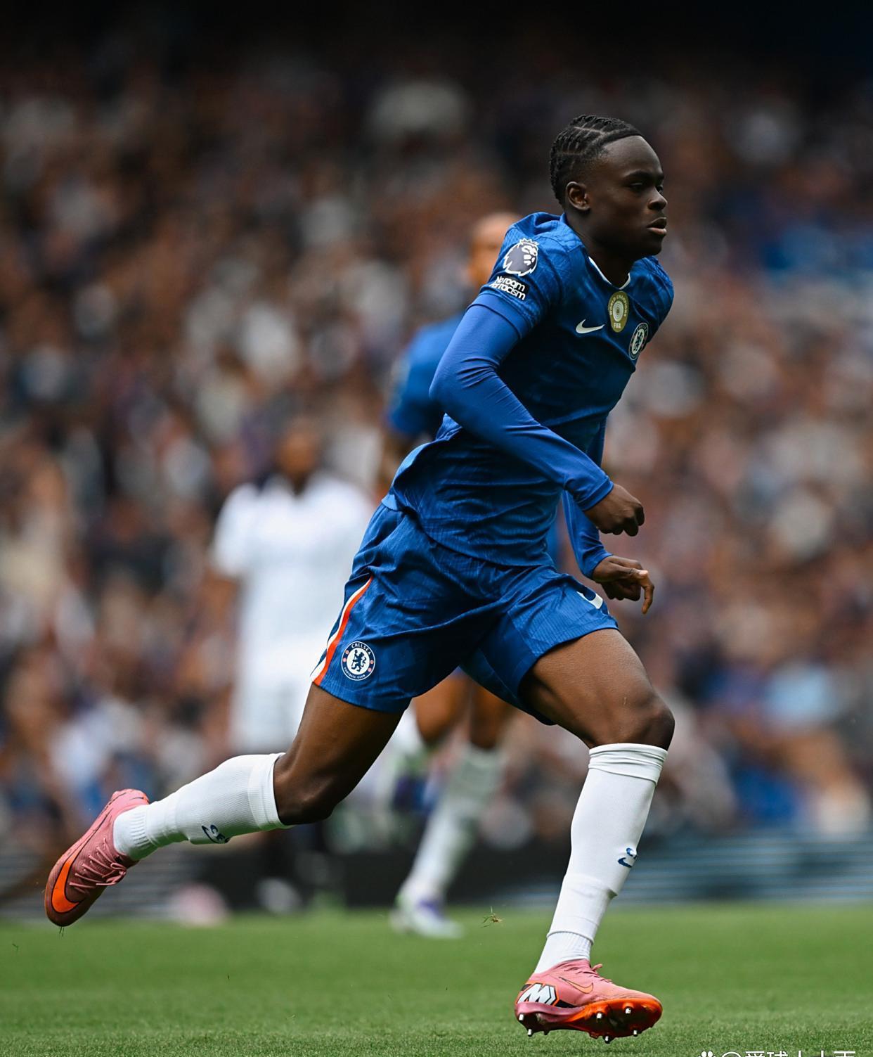 爱游戏-离谱！今夜切尔西调整名单以备NBA常规赛里尔临场应变备战NBA总决赛，集结日调整名单引欢呼的简单介绍-爱游戏